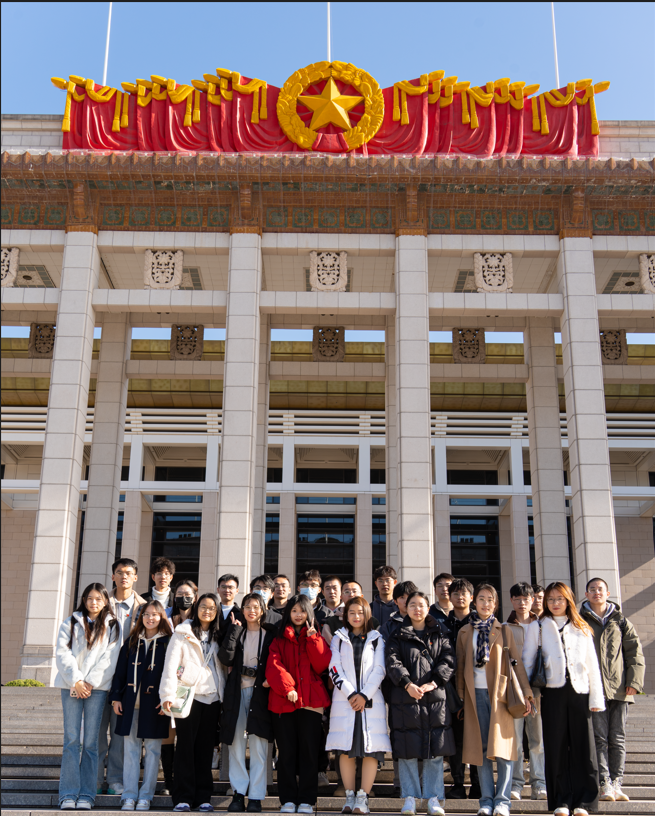 照片3国家博物馆外合照