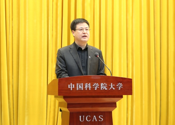 董军社主持学习辅导报告会